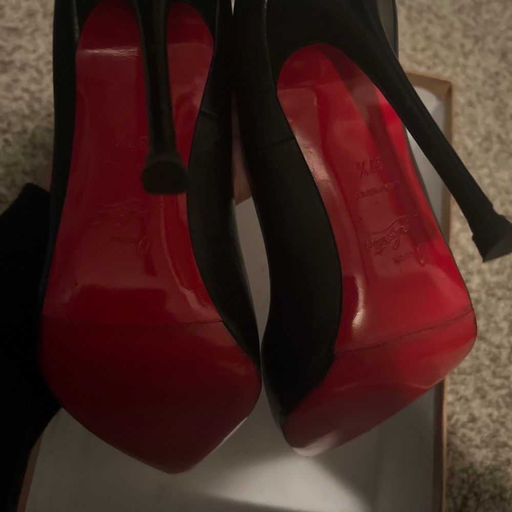 Used So Kate Louboutin heels black